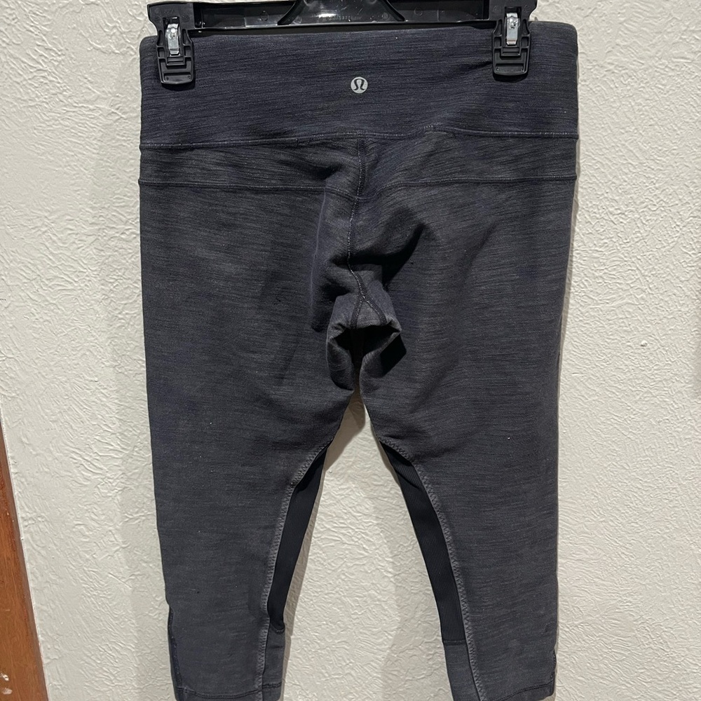 lululemon athletica Dark Gray Cropped Leggings Size 6 - Picture 3 of 4